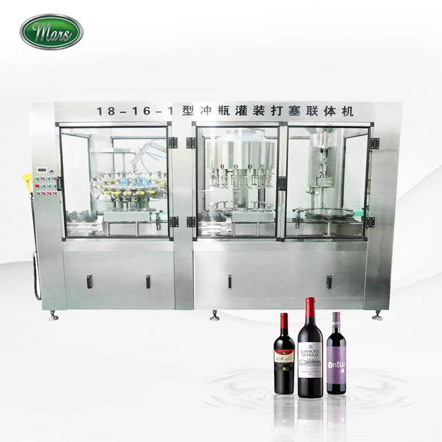 M&aacute;quina de rolha e enx&aacute;gue de vinho de uva