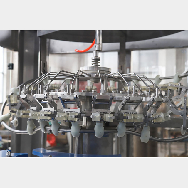 Tappatrice a corona per riempimento di acqua gassata per bottiglie di vetro (DCGF24-24-8)